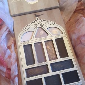 Eyeshadow palette